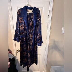 Elegant Navy Paisley Women's Robe